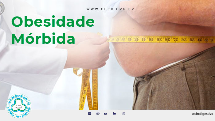 A imagem mostra um médico medindo a barriga de um homem obeso.